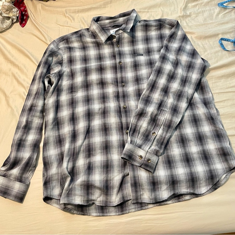 4/$25 bundle deal-Columbia Gray Casual Button Down Shirt with Classic Design
